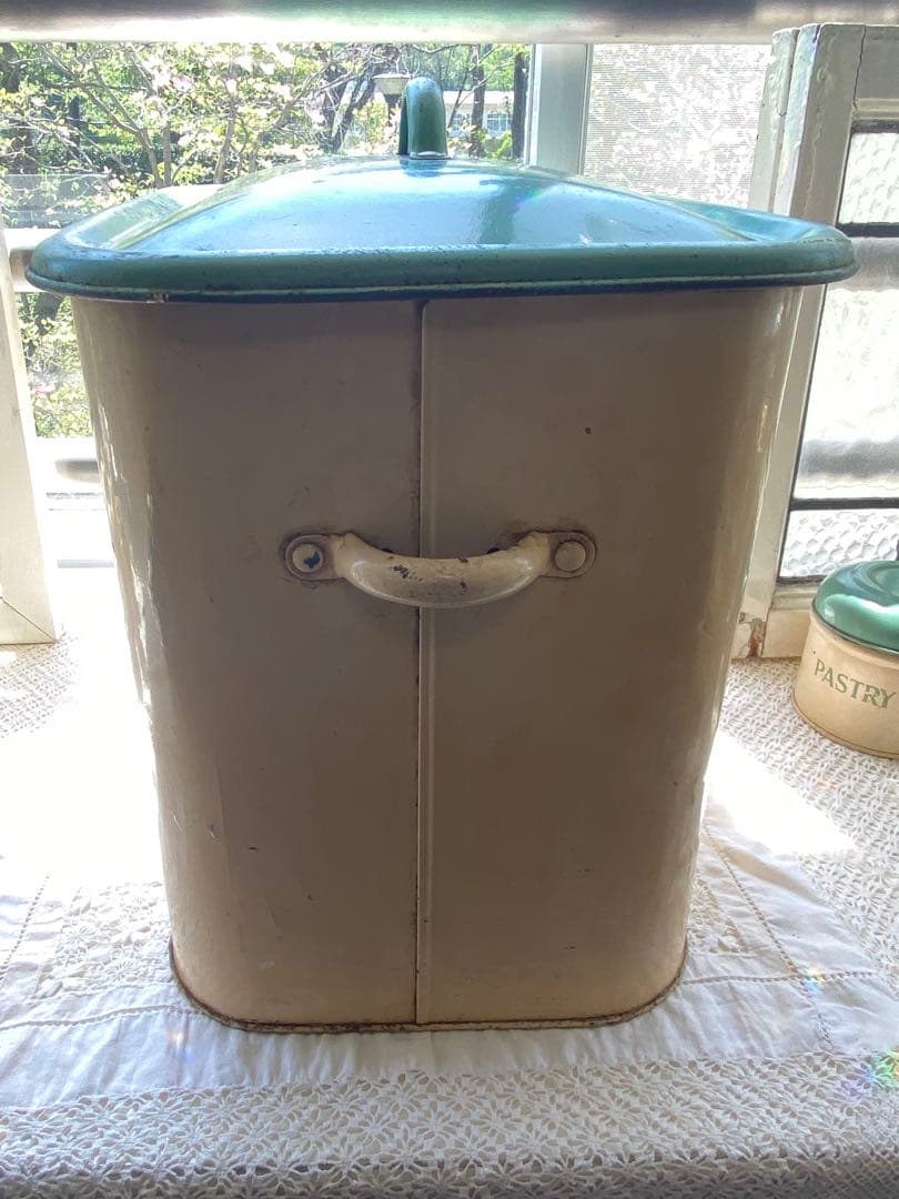 Tala社アンティーク BREAD缶