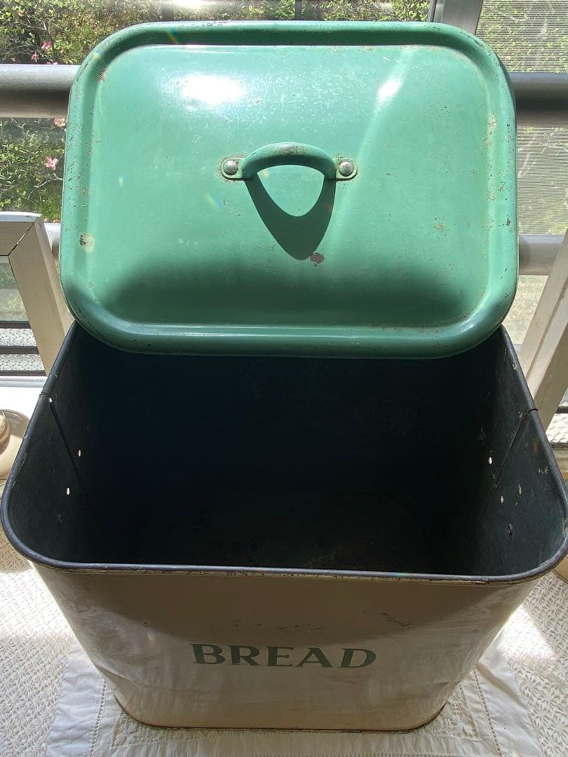 Tala社アンティーク BREAD缶