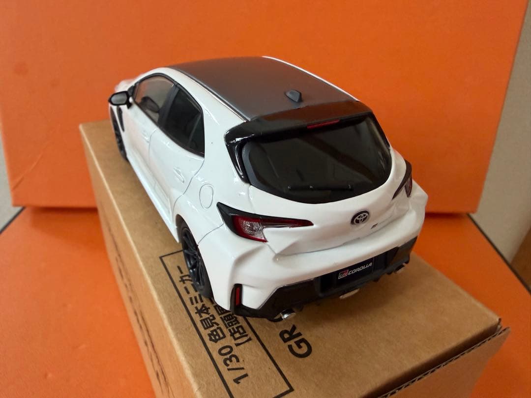 GRカローラ　ミニカー