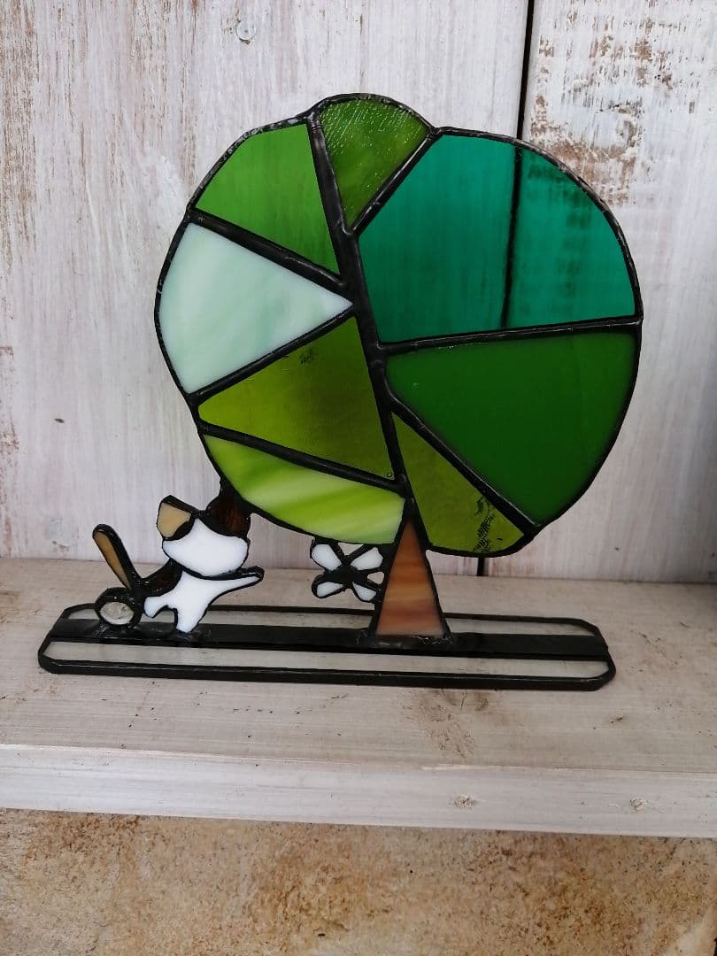 緑の木と三毛猫さん2