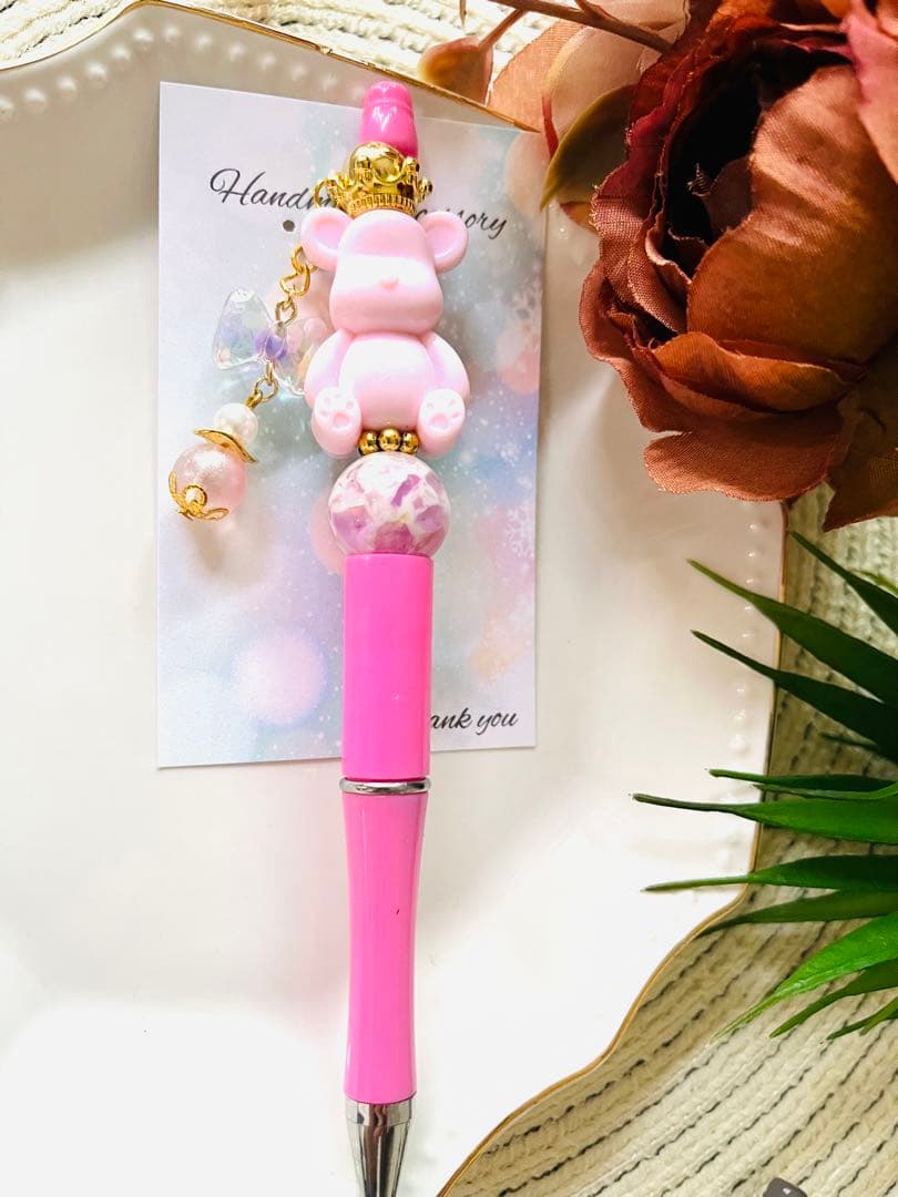 NO.100 カスタムボールペン　クマちゃん　チャーム付　キラキラビーズ
