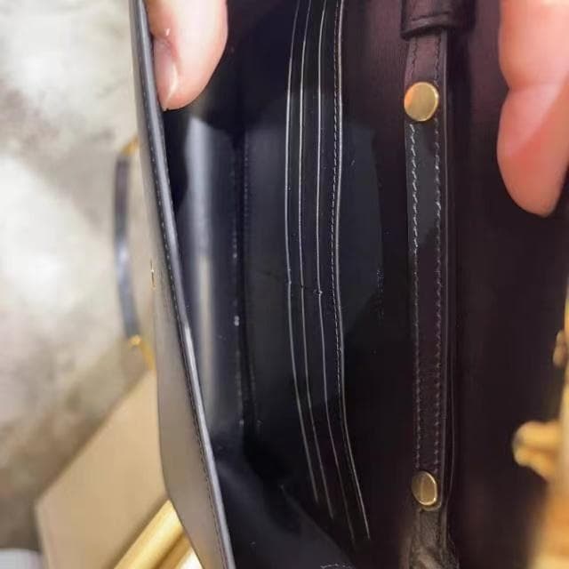 【極美品】高級本革製 チェーンウォレットバッグ 黒 ゴールド金具 2way 仕様