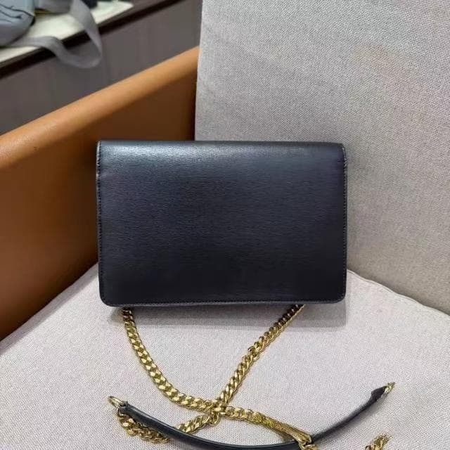 【極美品】高級本革製 チェーンウォレットバッグ 黒 ゴールド金具 2way 仕様