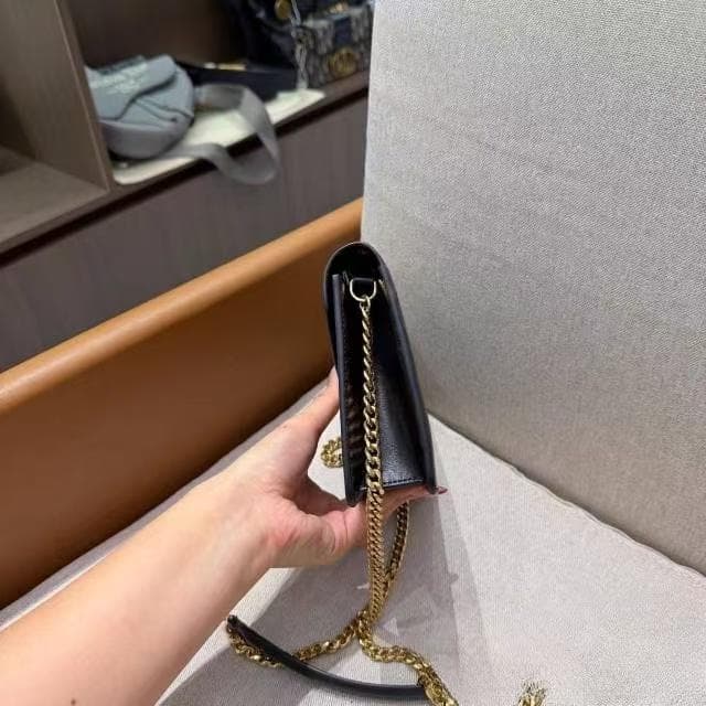 【極美品】高級本革製 チェーンウォレットバッグ 黒 ゴールド金具 2way 仕様