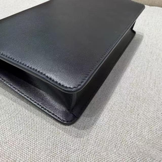【極美品】高級本革製 チェーンウォレットバッグ 黒 ゴールド金具 2way 仕様