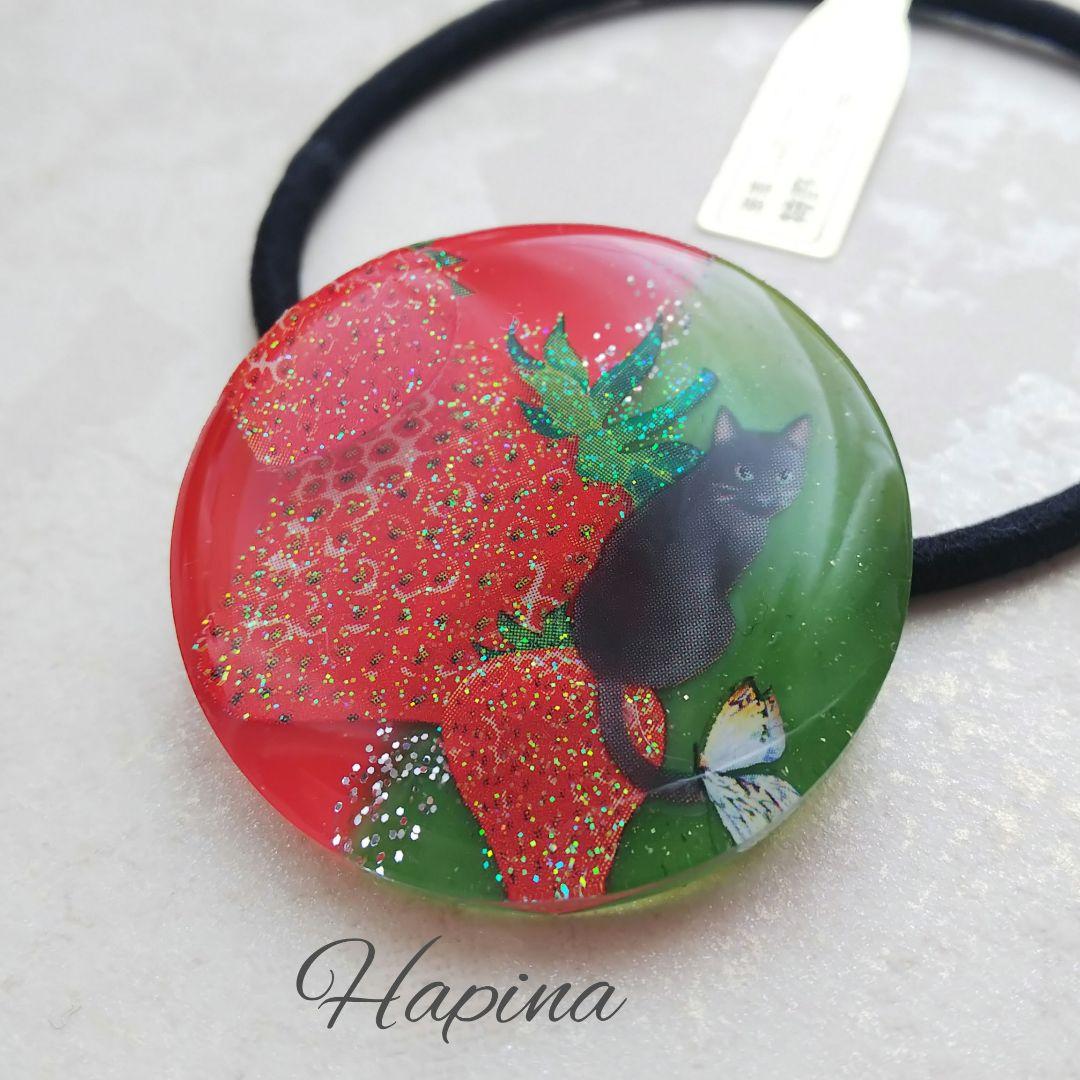 いちごと黒猫ちゃんラウンドレジンヘアゴム