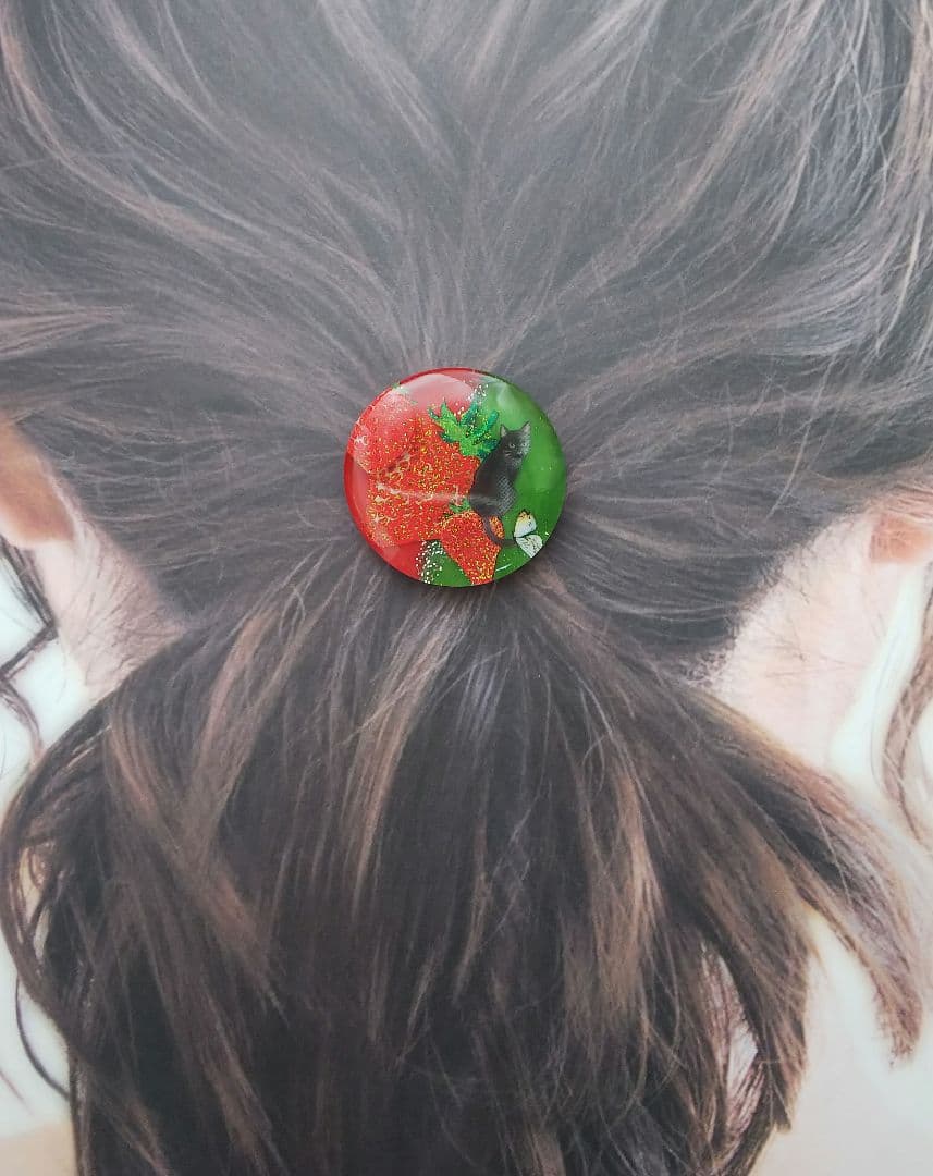 いちごと黒猫ちゃんラウンドレジンヘアゴム