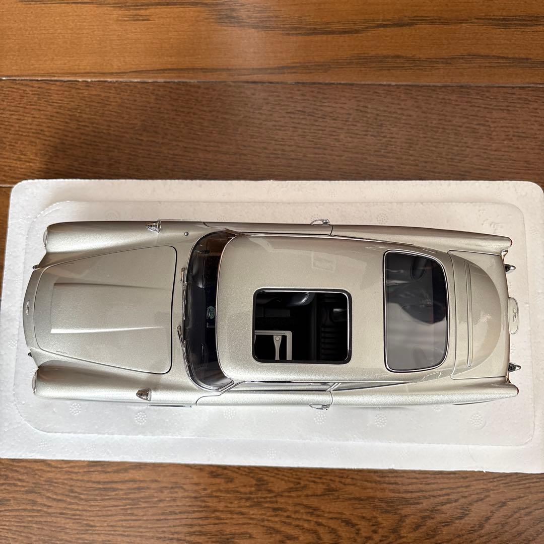 １/18 オートアート アストンマーチンDB5 ゴールドフィンガー 60周年記念