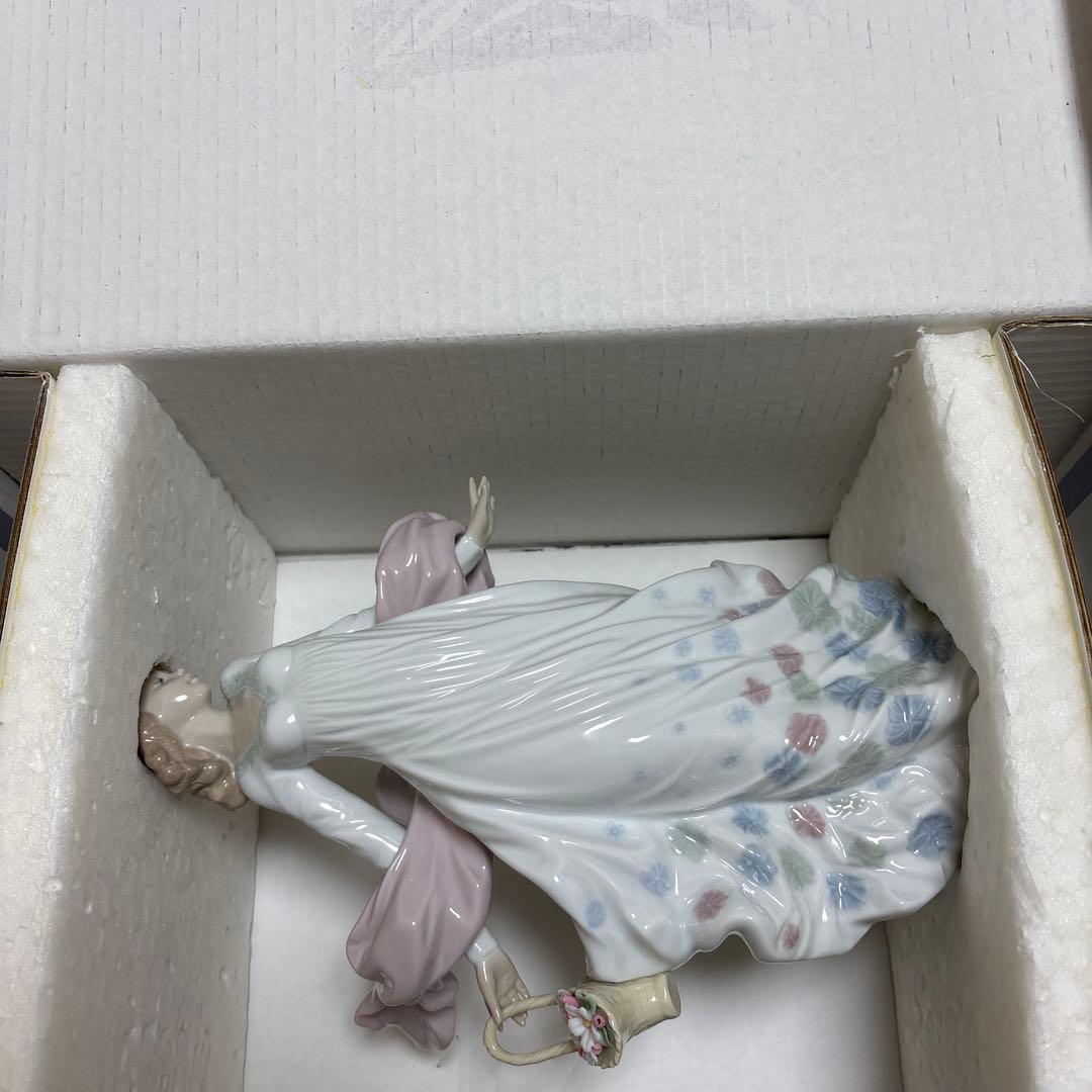 リヤドロ LLADRO 「春の輝き」新品！　　　　　　　元箱付き！