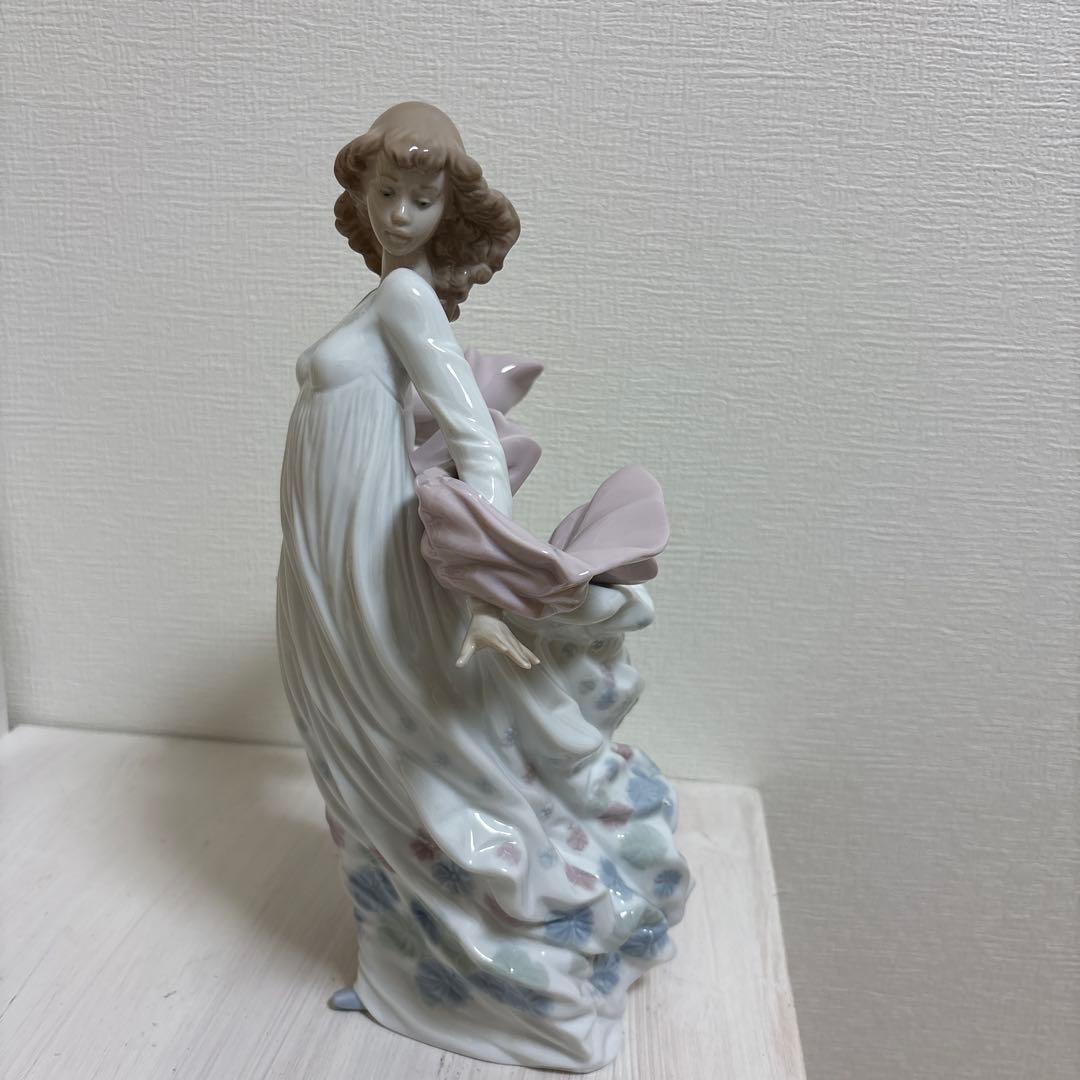 リヤドロ LLADRO 「春の輝き」新品！　　　　　　　元箱付き！