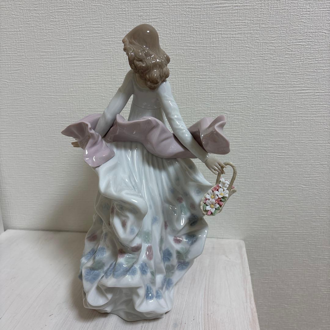 リヤドロ LLADRO 「春の輝き」新品！　　　　　　　元箱付き！