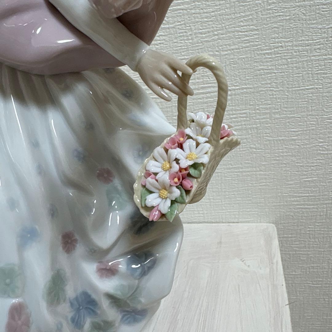 リヤドロ LLADRO 「春の輝き」新品！　　　　　　　元箱付き！