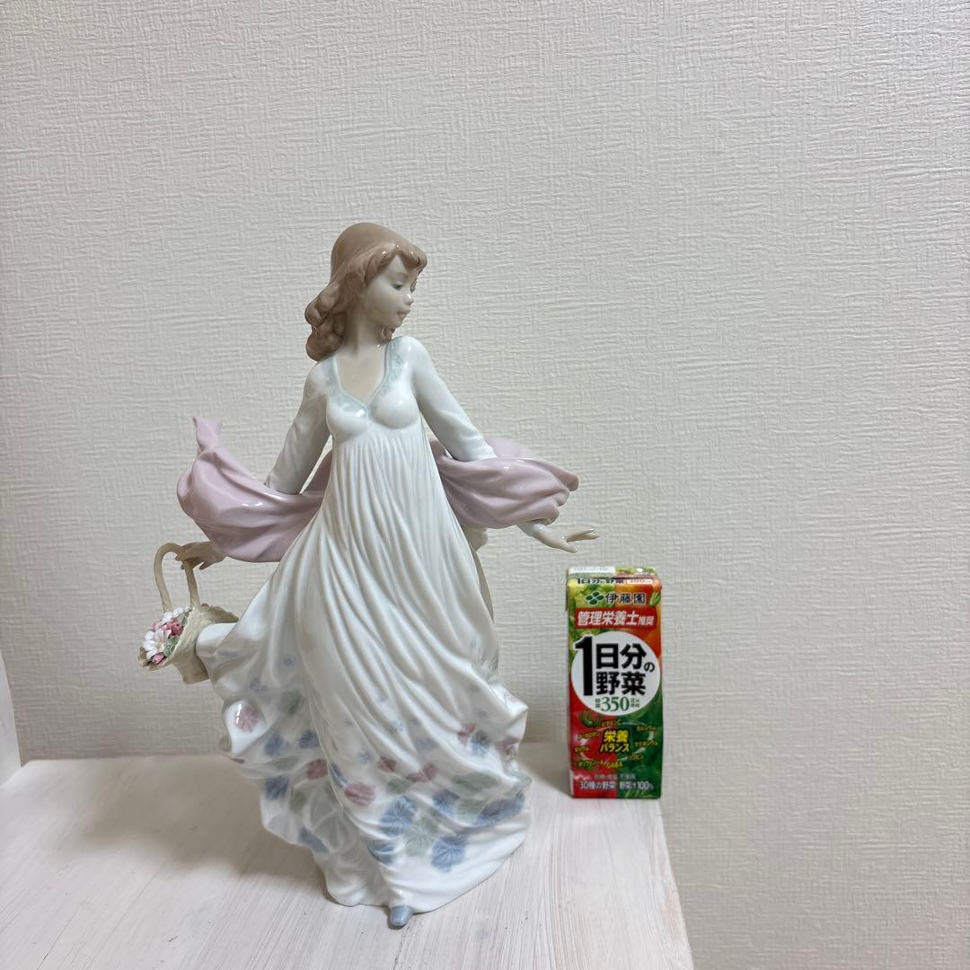 リヤドロ LLADRO 「春の輝き」新品！　　　　　　　元箱付き！