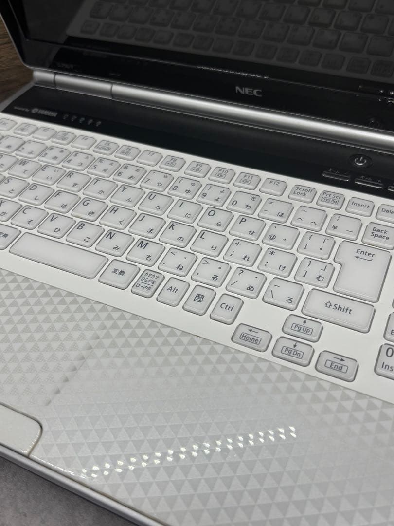 ノートパソコン　NEC Lavie SSD /8GB /Win11/Office