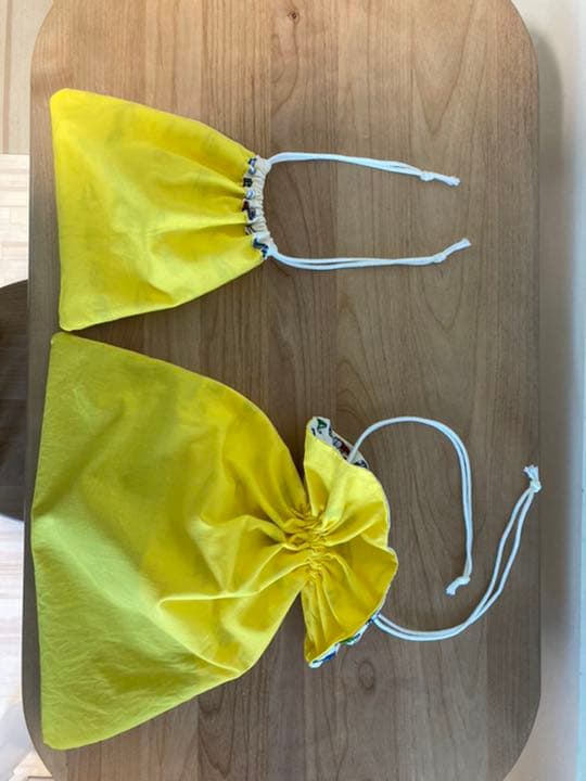 レッスンバッグ、上履き入れ、巾着袋(大・中・小)のセットです。