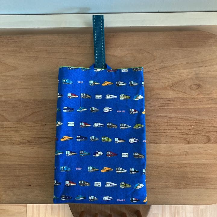 レッスンバッグ、上履き入れ、巾着袋(大・中・小)のセットです。