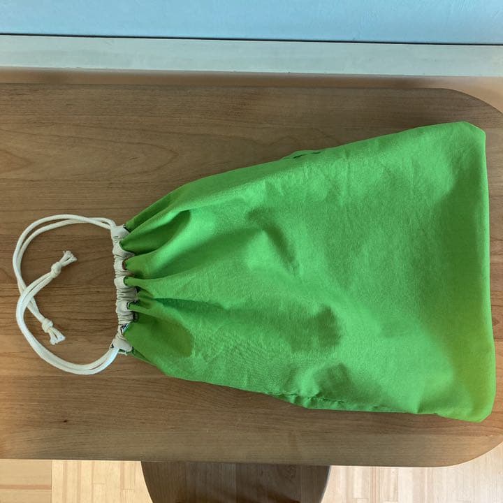 レッスンバッグ、上履き入れ、巾着袋(大・中・小)のセットです。