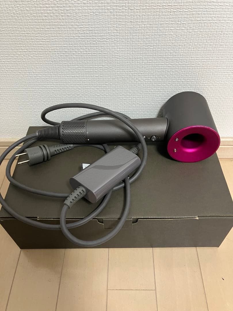 ★ダイソンドライヤー HD03★ 付属品あり（注意:色違いのピンクゴールド）