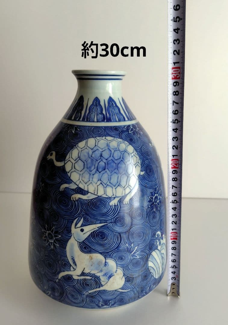 雅雨堂製　染付　壺『神獣・珍獣』高さ約30cm　渦巻文様　花入　花瓶