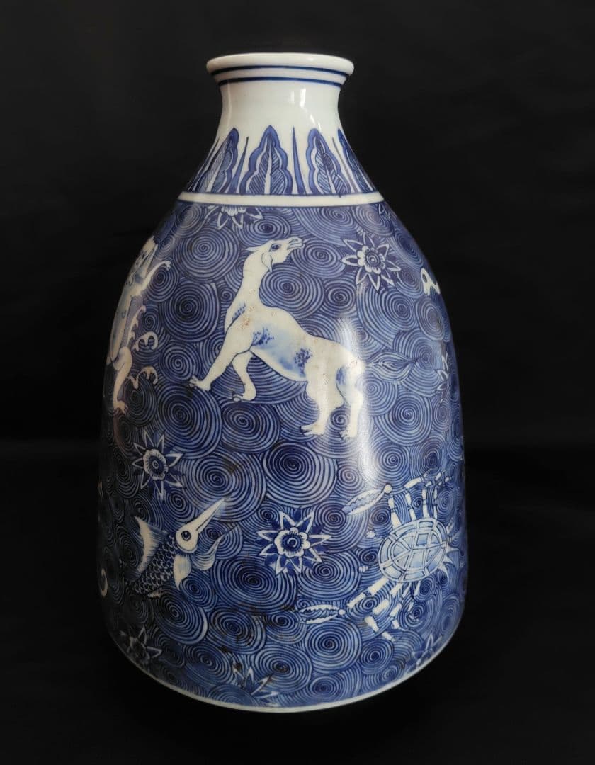 雅雨堂製　染付　壺『神獣・珍獣』高さ約30cm　渦巻文様　花入　花瓶