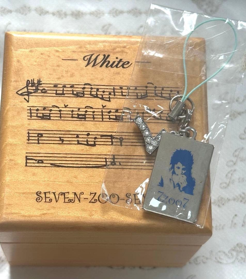 【sophia】Whiteオルゴール SEVEN ZOO SEVENキーホルダー