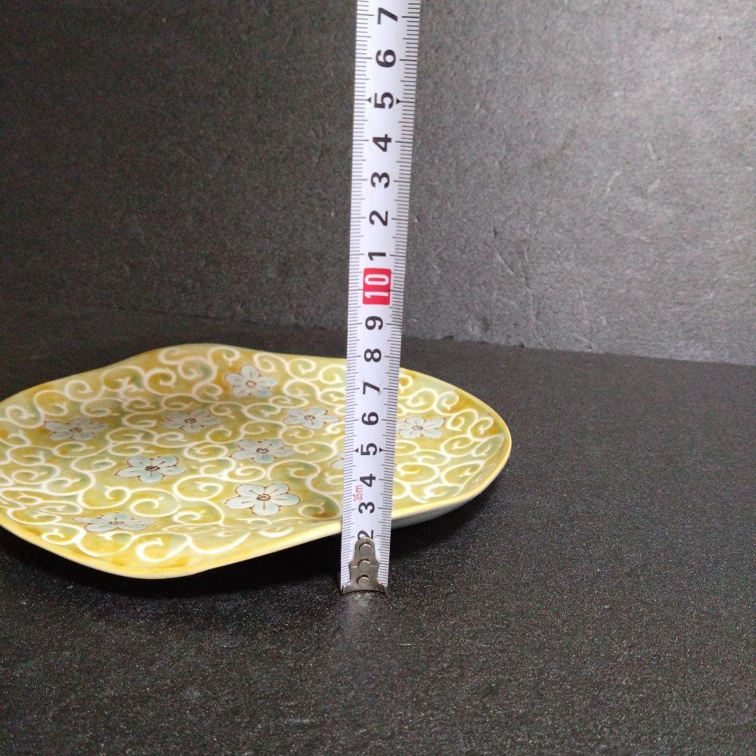 新品 波佐見焼 龍庵窯 捻りスクエアプレート1枚 イエロー　懐石料理　料亭