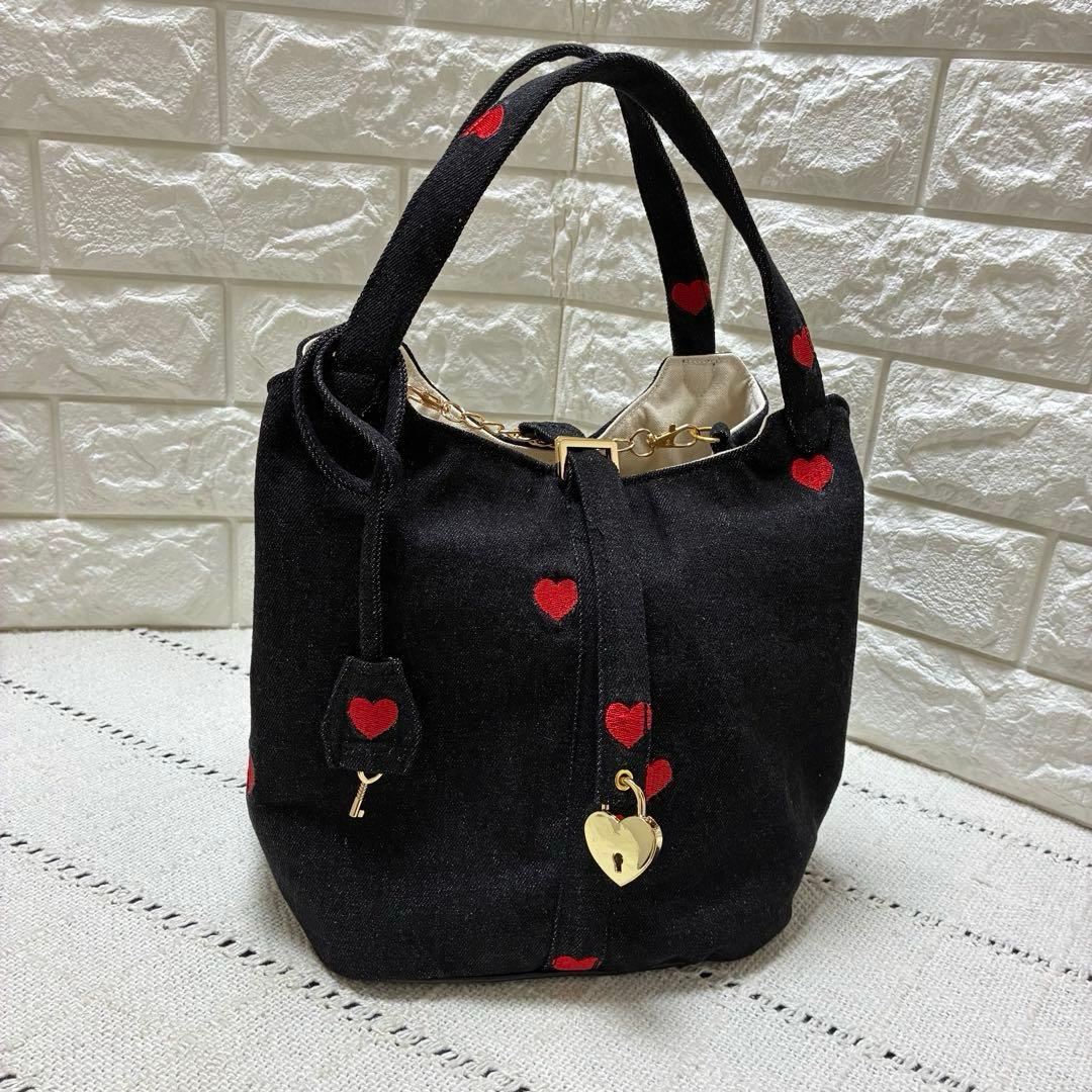 【SALE】デニムリメイク　ハート刺繍のブラックデニム ハートキーロック付バッグ