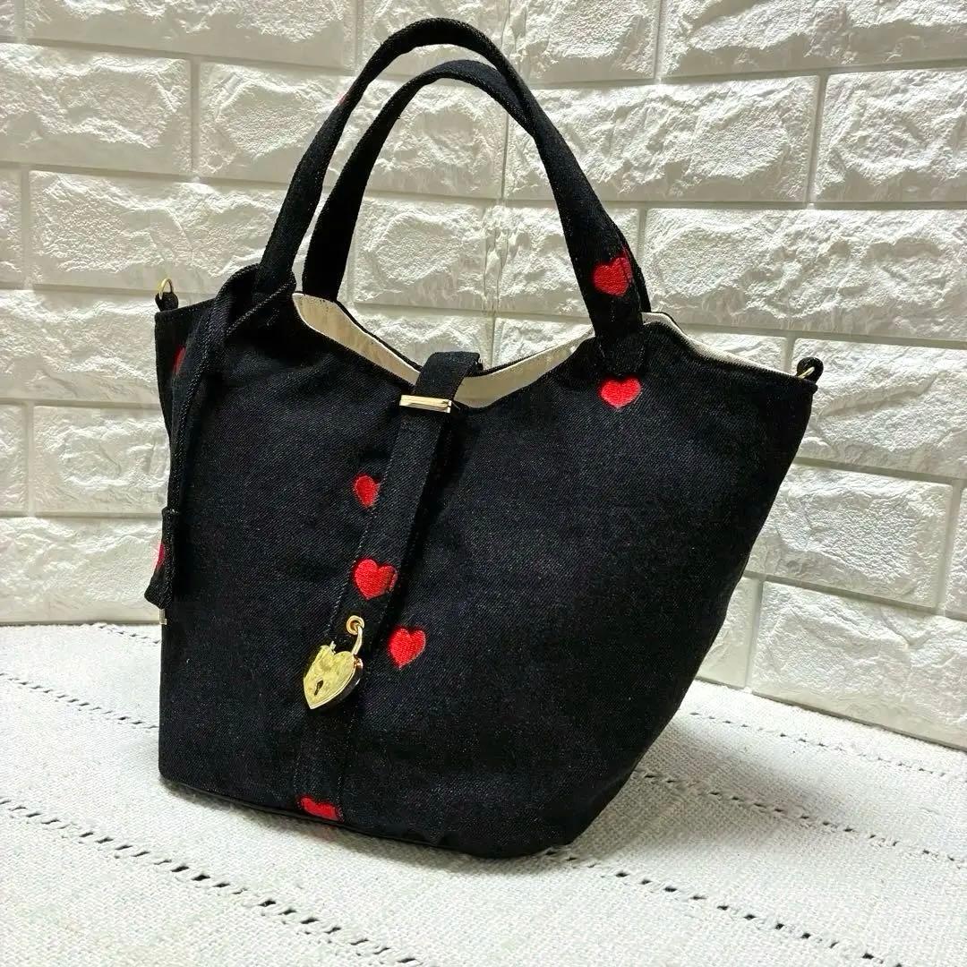 【SALE】デニムリメイク　ハート刺繍のブラックデニム ハートキーロック付バッグ
