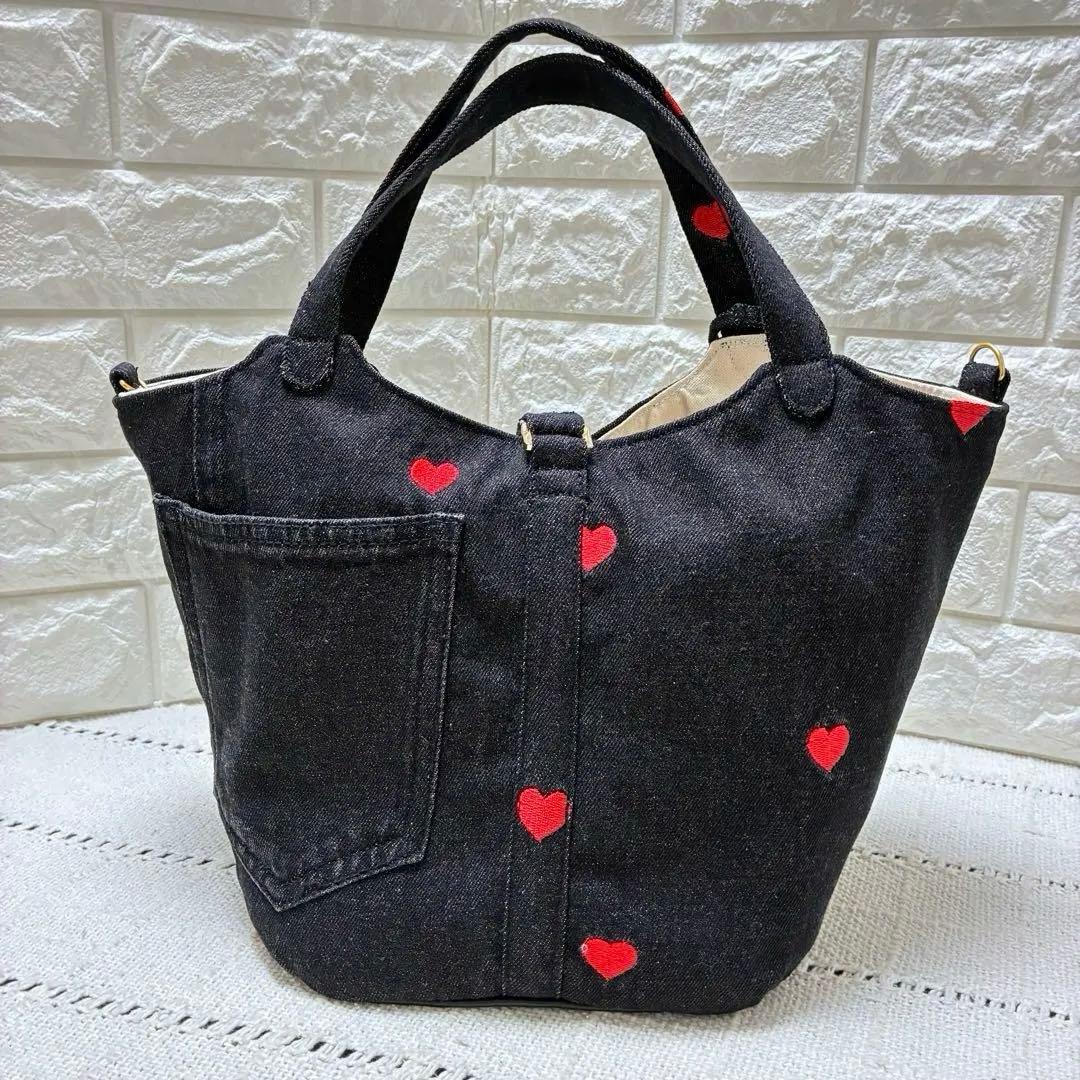 【SALE】デニムリメイク　ハート刺繍のブラックデニム ハートキーロック付バッグ