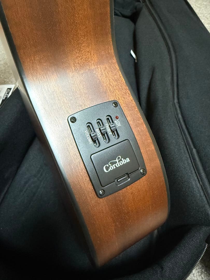 美品　Cordoba guilele ce ギグバック&ピックアップ付