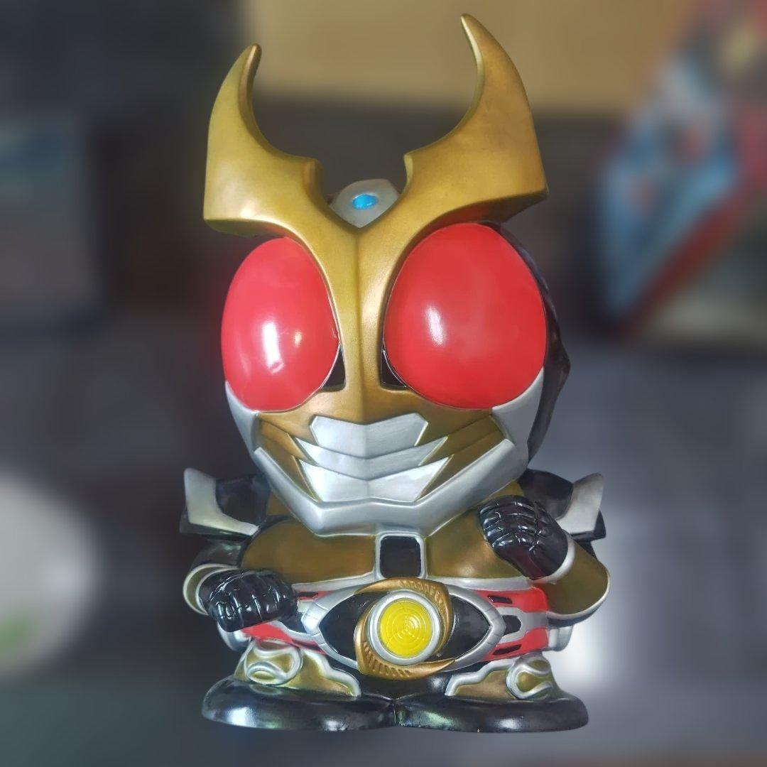 仮面ライダークウガ 貯金箱 と アクションフィギュア