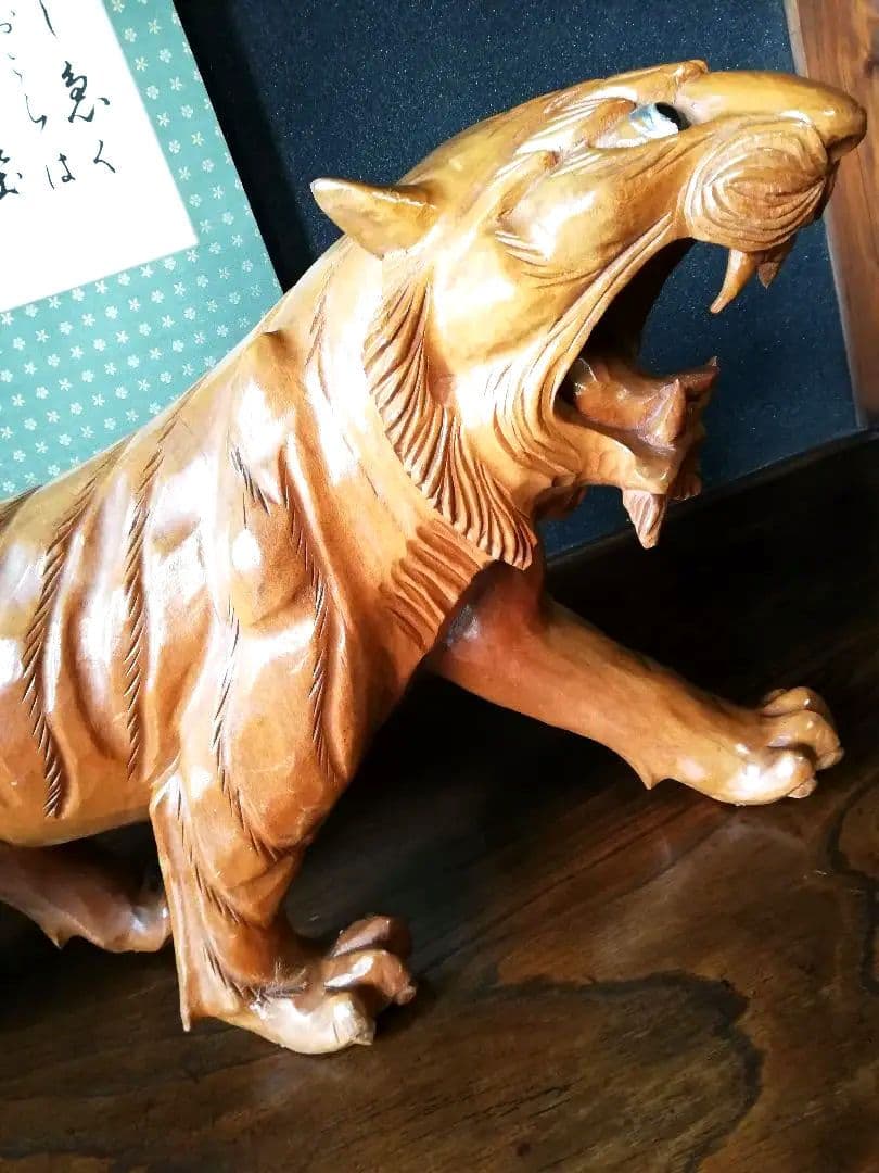 木彫りの虎 一本木 トラ 寅 彫刻 寅年 置物 木像 一刀彫 オブジェ 干支