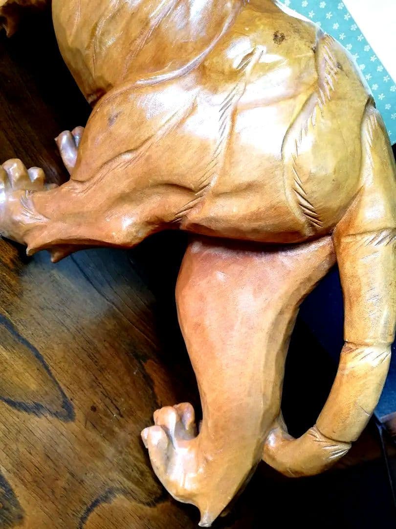 木彫りの虎 一本木 トラ 寅 彫刻 寅年 置物 木像 一刀彫 オブジェ 干支