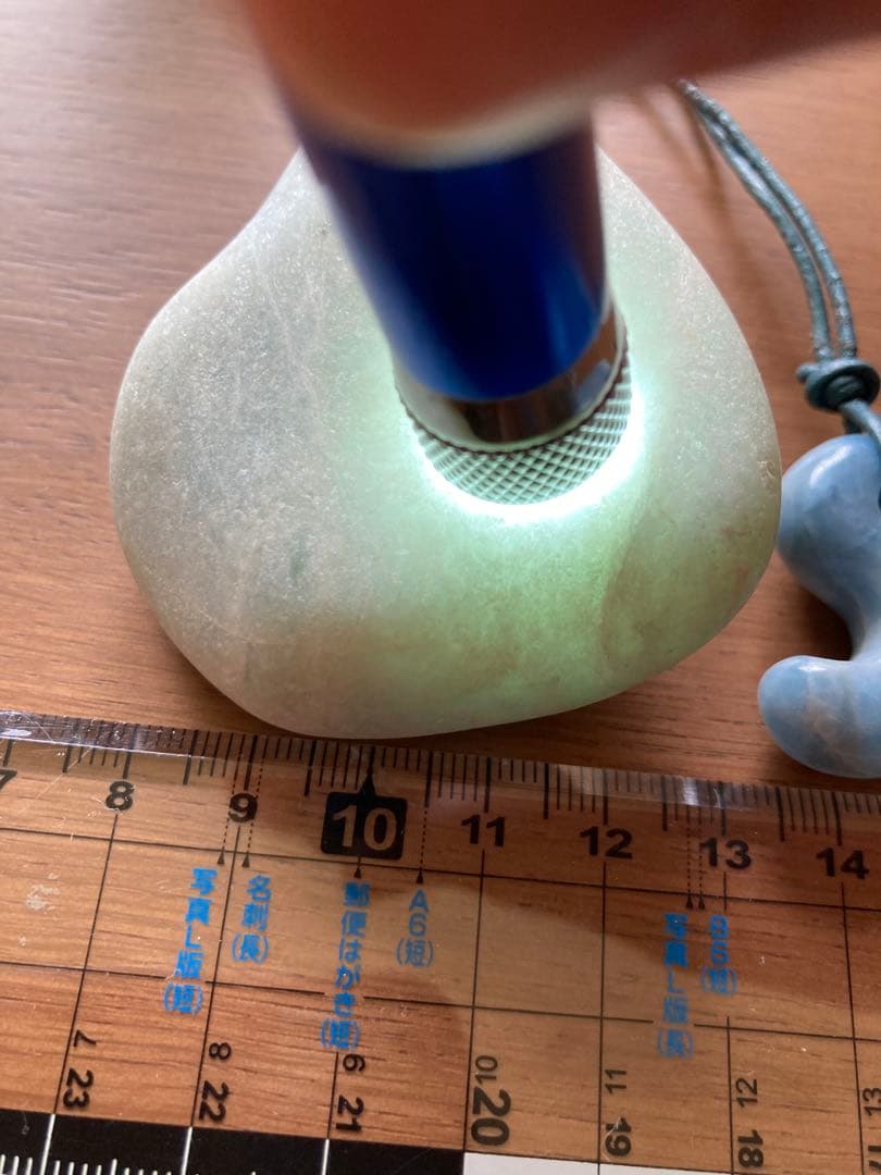 コン沢翡翠　勾玉　糸魚川翡翠　原石もセット