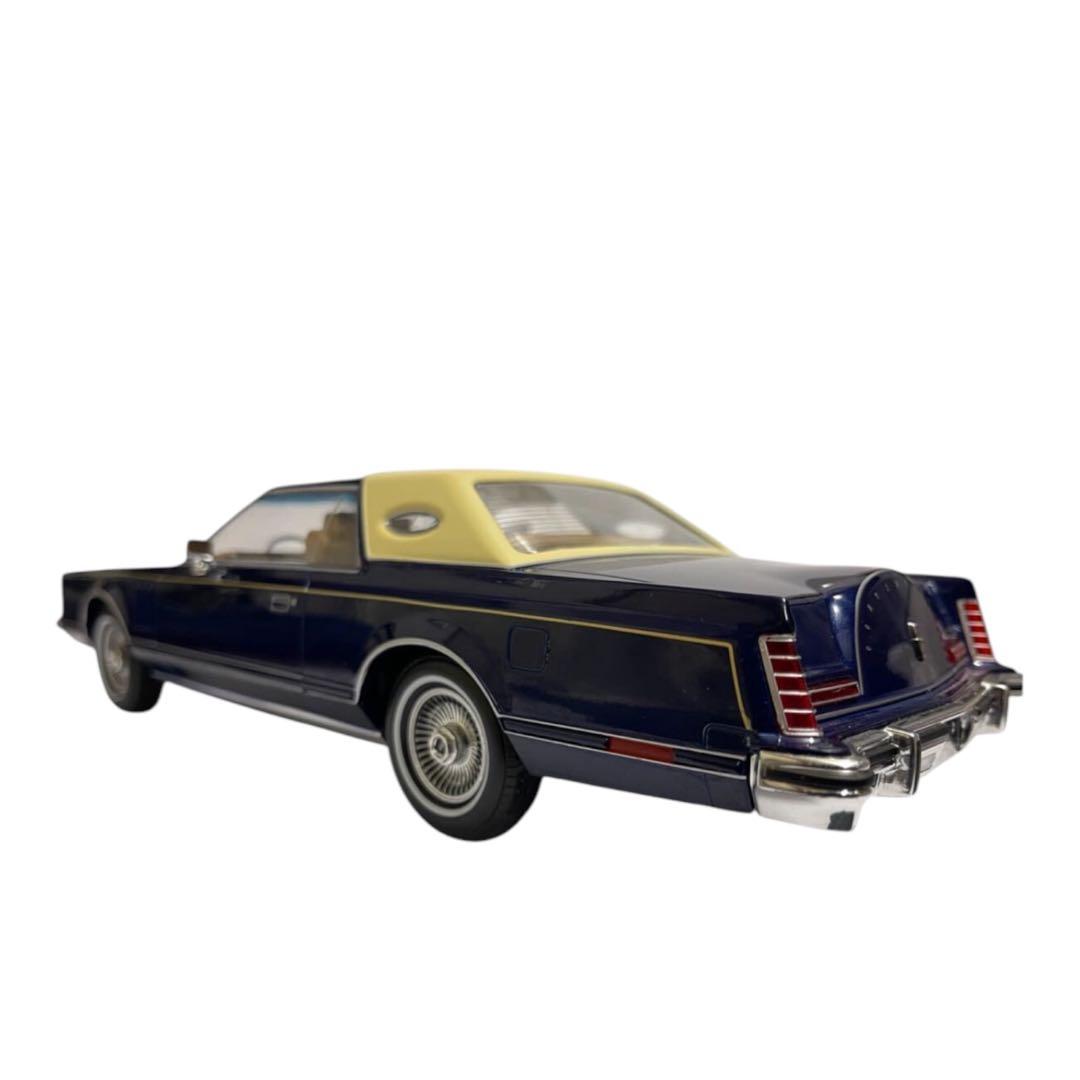 ミニカー MCG 1/18 1978 Lincoln Continental Mk. V