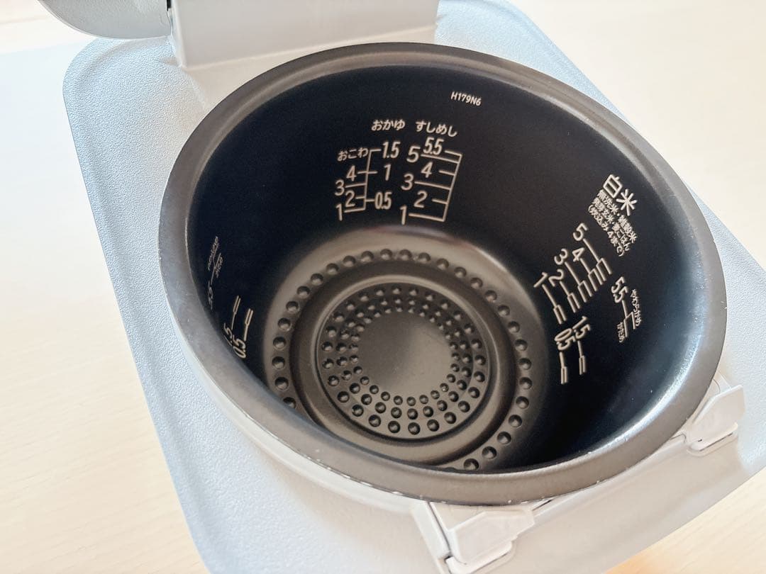 炊飯器・餅つき機 HITACHI RZ-V100EM
