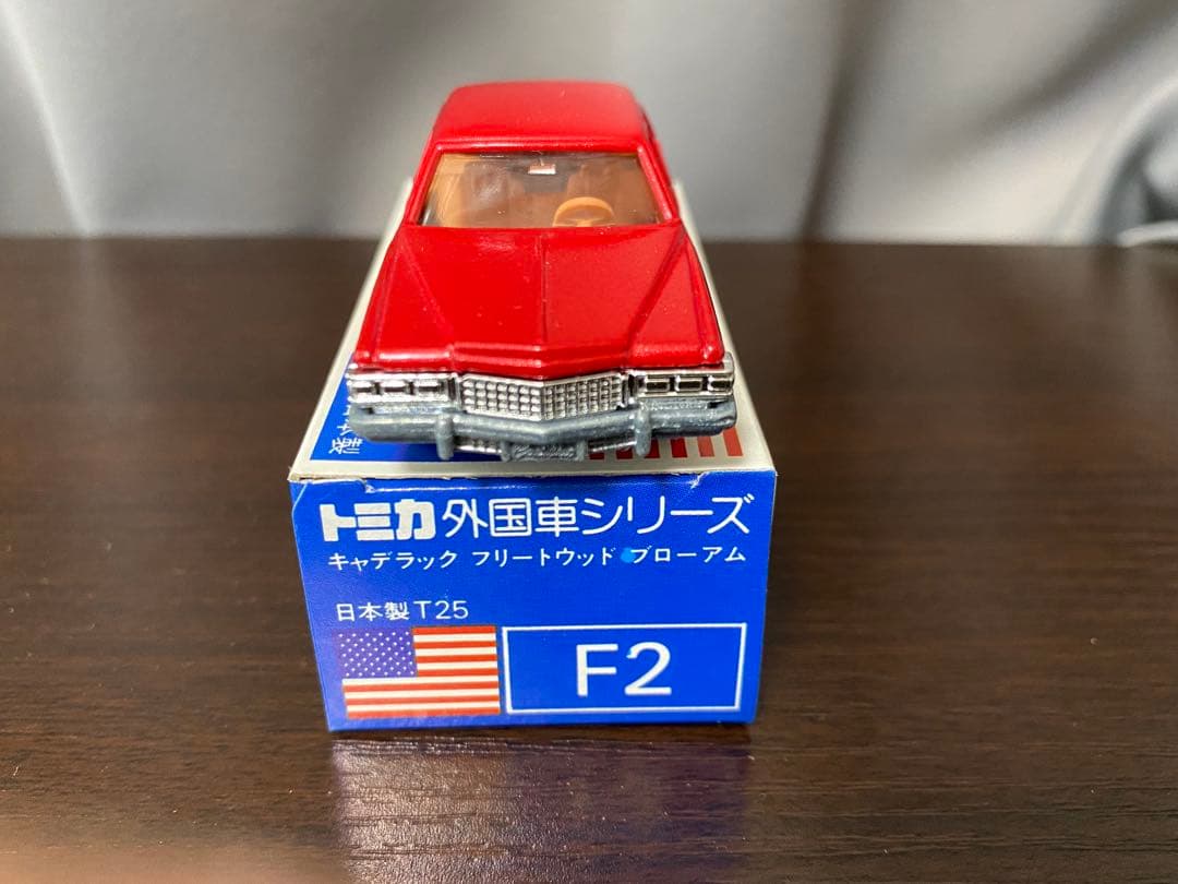 トミカ キャデラック フリートウッド ブローム 1/77