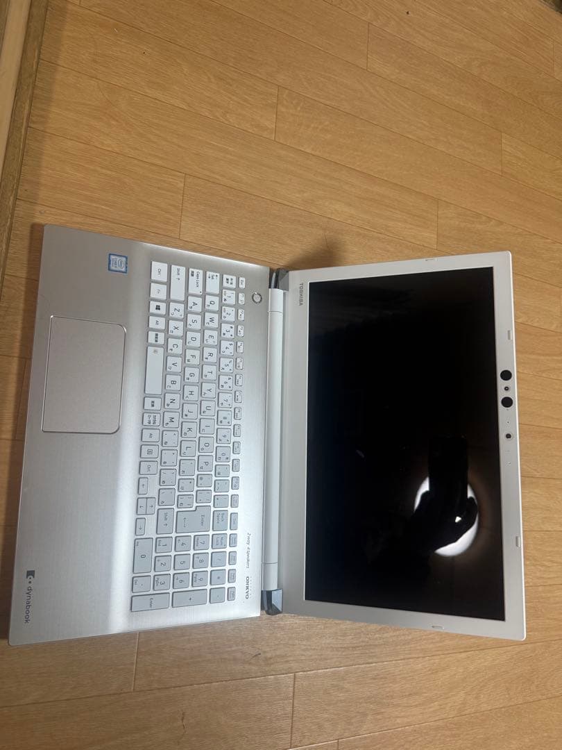 dynabook ノートPC シルバー 15.6インチ i7 8th