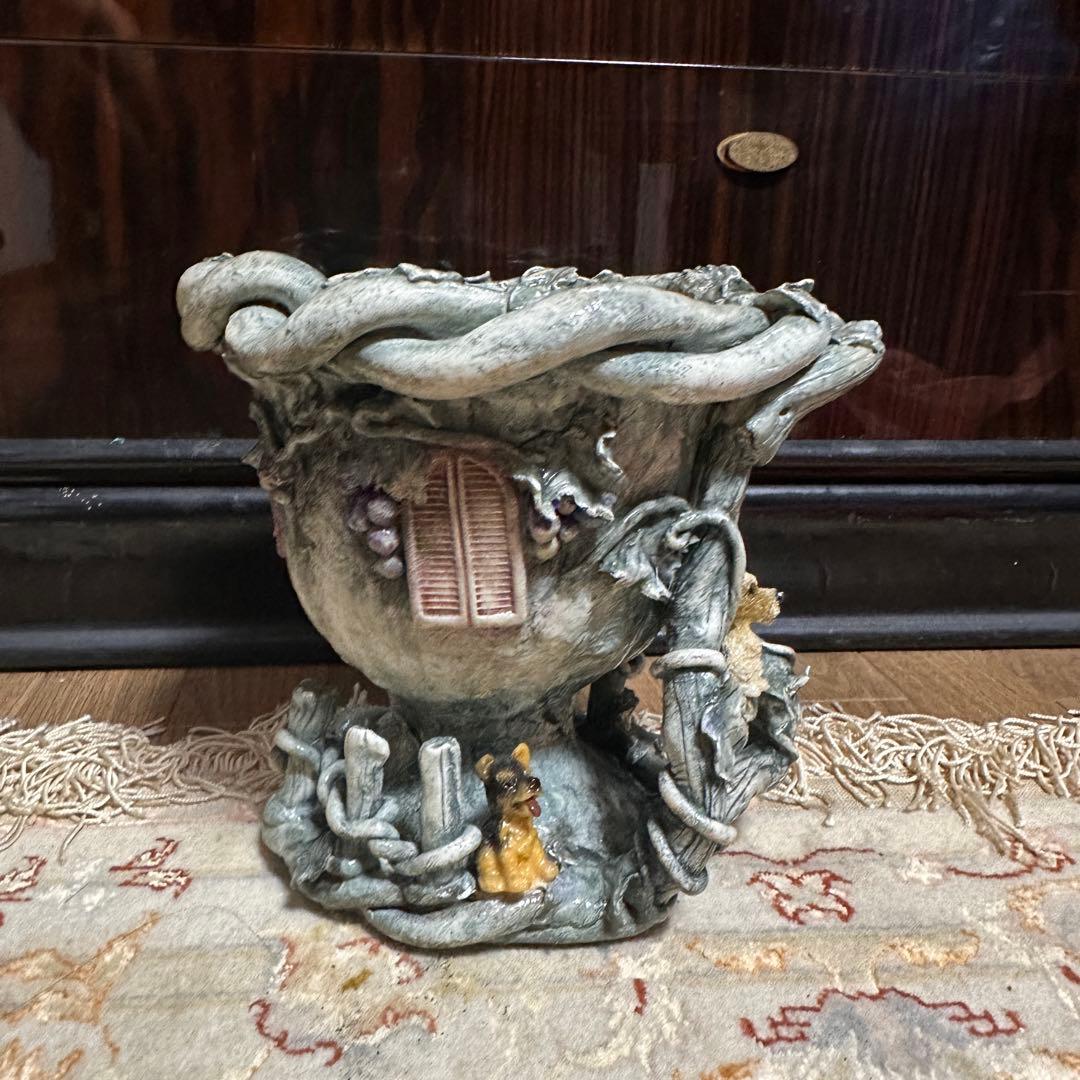 ファンタジー風樹脂製花瓶