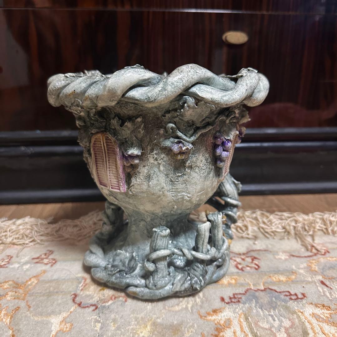 ファンタジー風樹脂製花瓶