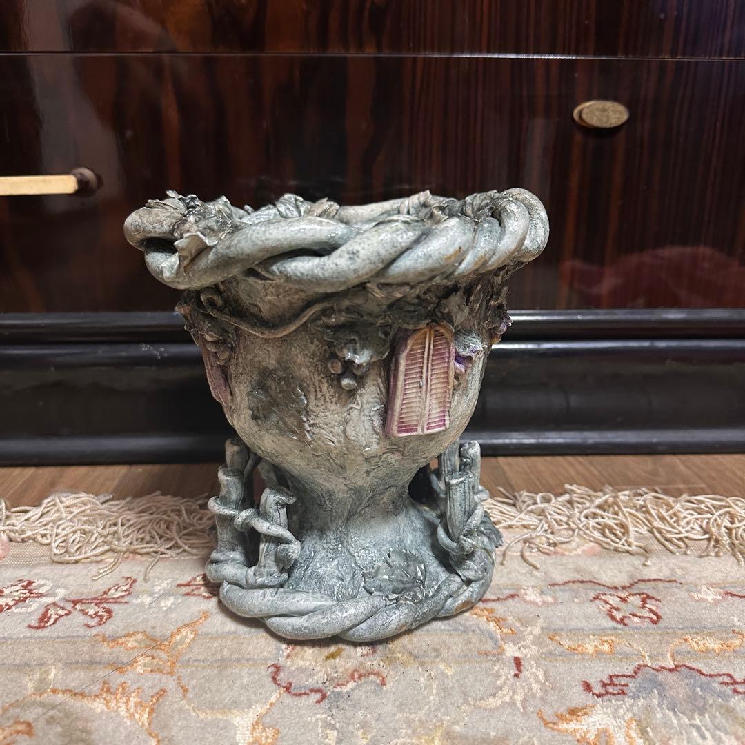 ファンタジー風樹脂製花瓶