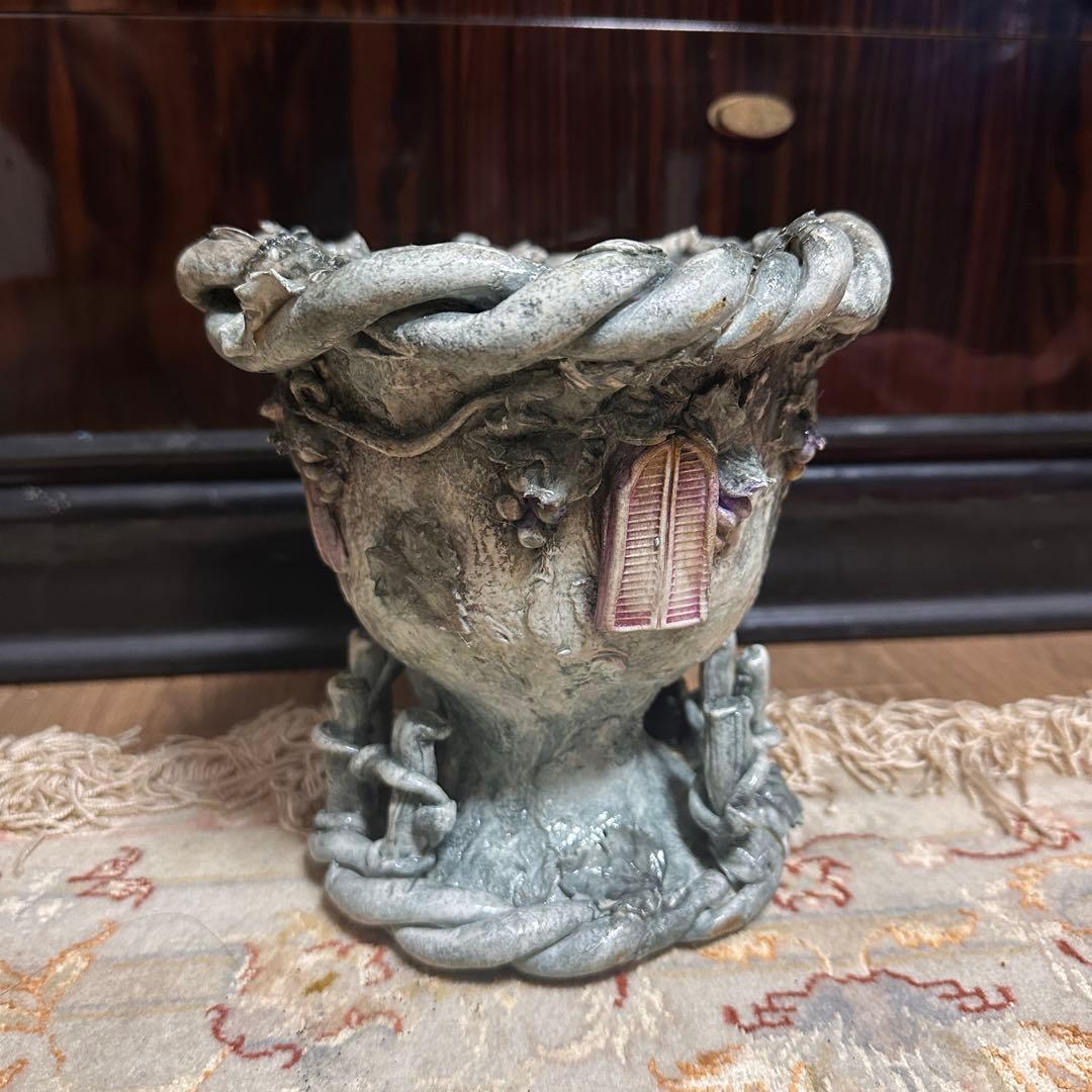 ファンタジー風樹脂製花瓶