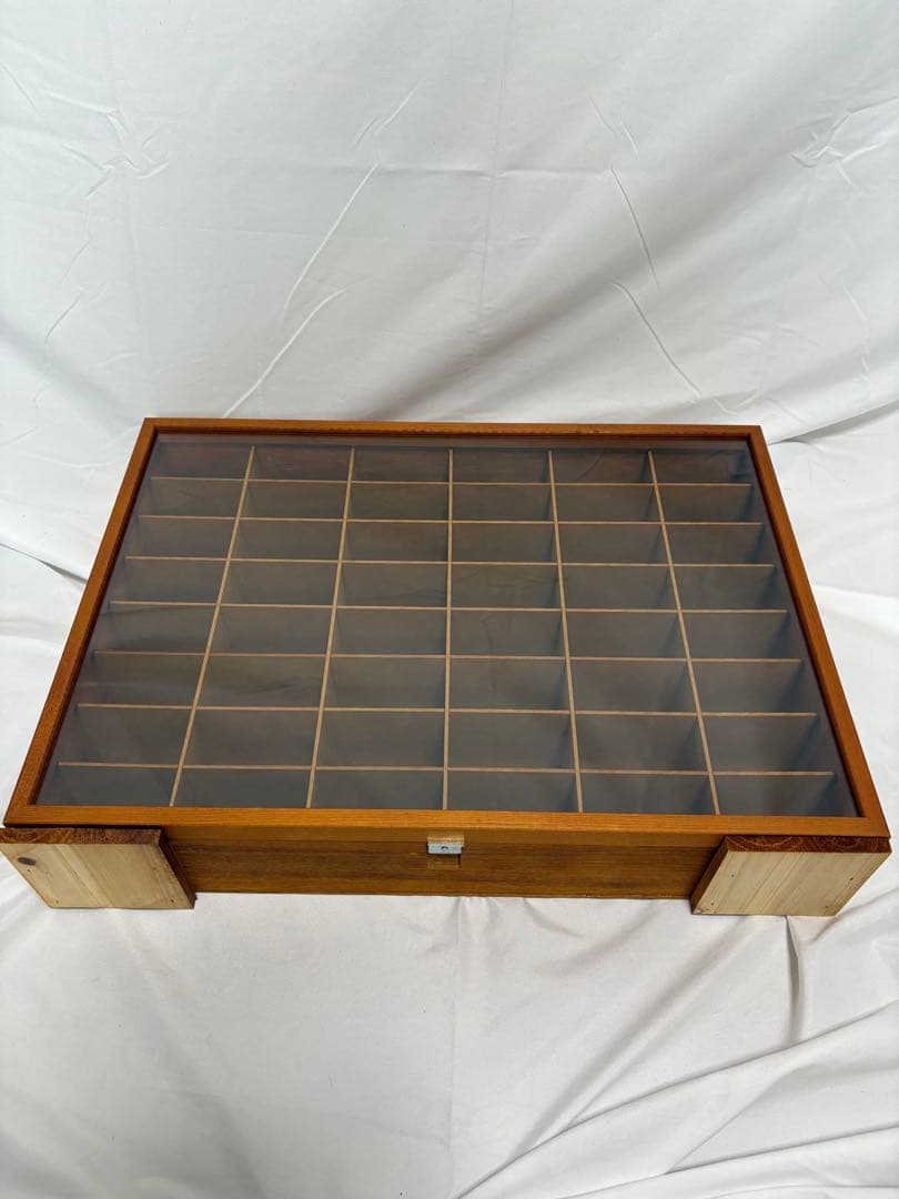 【美品】トミカ　ミニカー　木製コレクションケース　48部屋