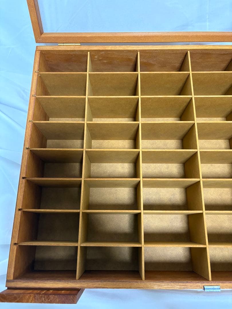 【美品】トミカ　ミニカー　木製コレクションケース　48部屋