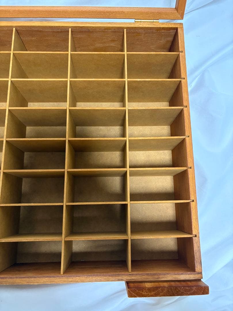 【美品】トミカ　ミニカー　木製コレクションケース　48部屋