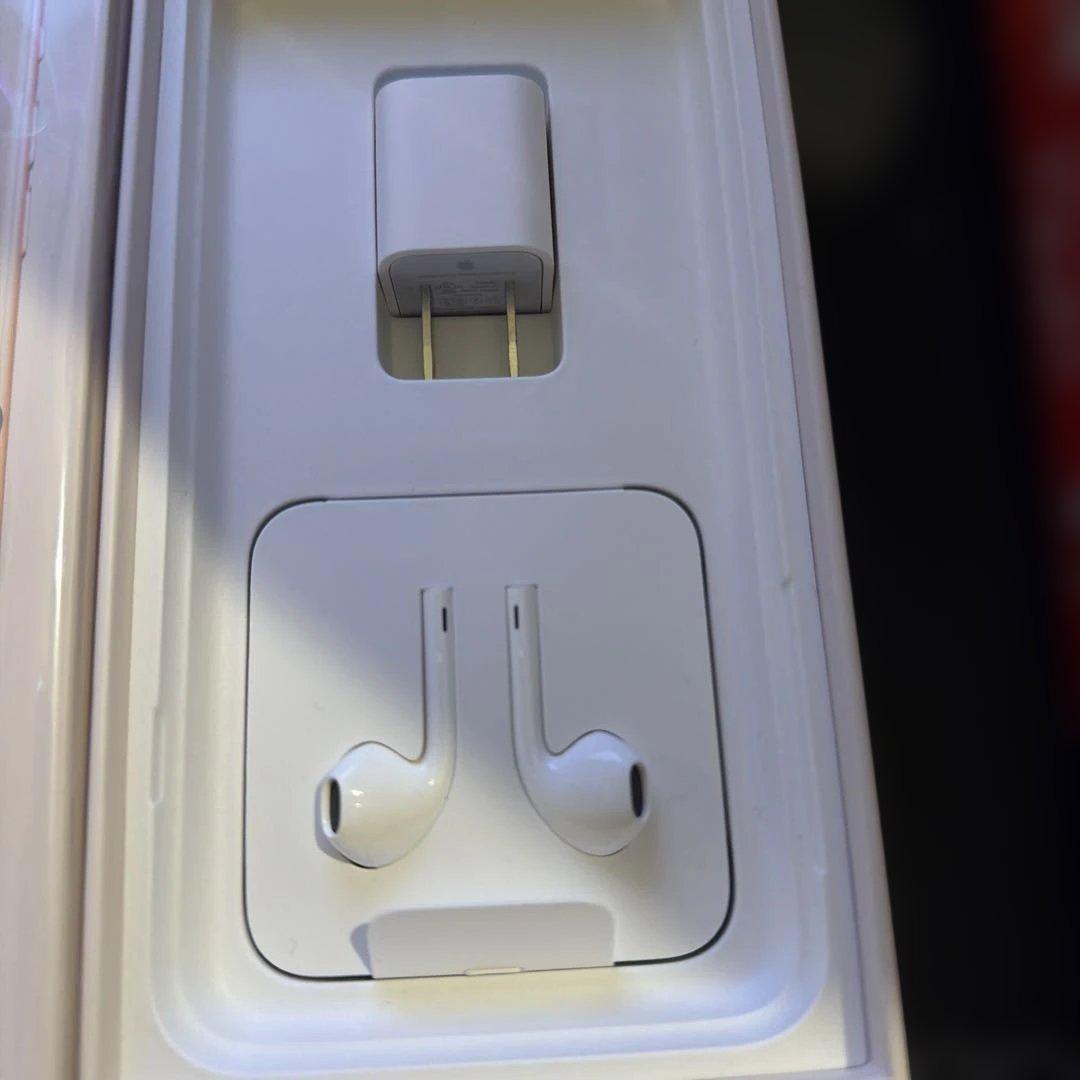 Apple iPhone 8 Plus 本体 イヤホン充電器未使用