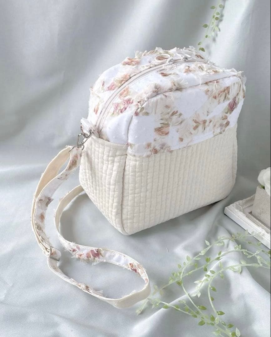 ハンドメイド＊ショルダーバック＊レー ス生地78中敷/底板付き