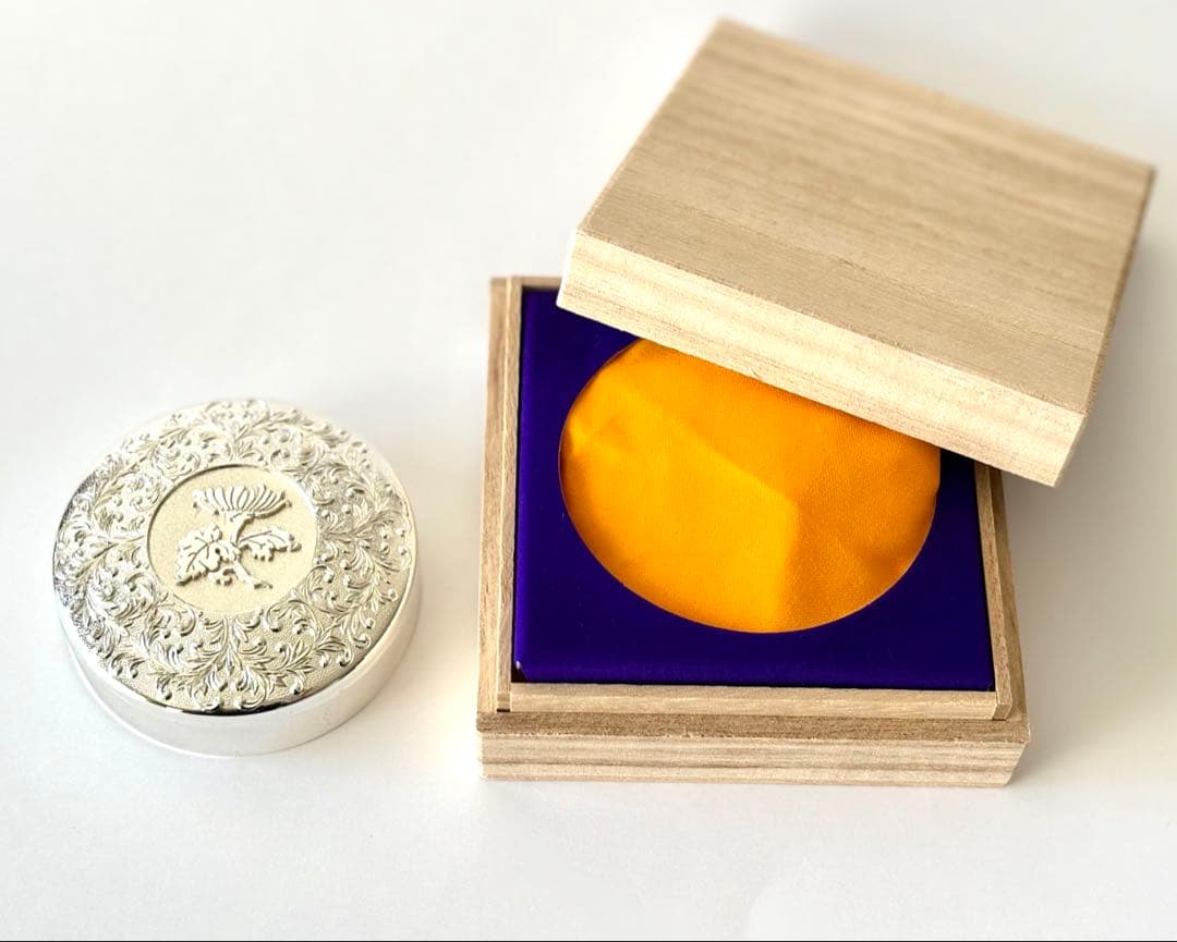 皇居 菊葉小箱 ボンボニエール 金銀2個セット