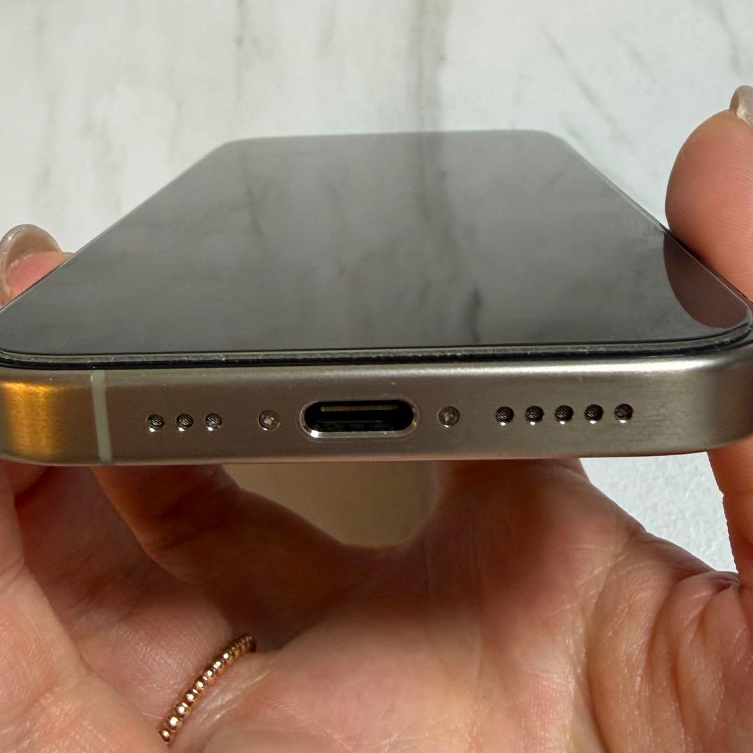 Apple iPhone 15 Pro ナチュラルチタニウム 本体