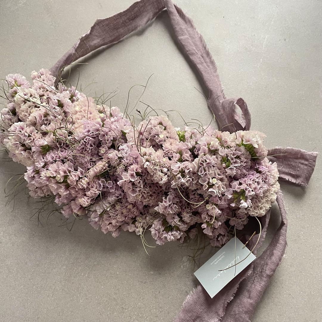 2.スターチスリボンリース